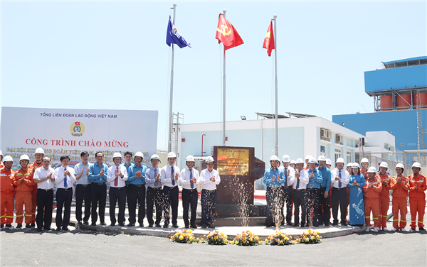 Gắn biển công trình Trạm biến áp 500kV Vân Phong và đấu nối Chào mừng Đại hội XIII Công đoàn Việt Nam nhiệm kỳ 2023 – 2028