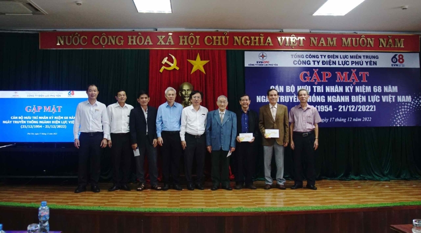 Pc Phú Yên: Tri ân các cán bộ hưu trí nhân kỷ niệm 68 năm ngày Truyền thống ngành điện lực Việt Nam (21/12/1954-21/12/2022) 5